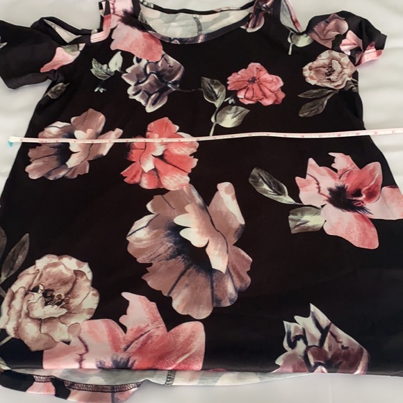 cold shoulder shirt black with pink floral - Picture 6 of 6